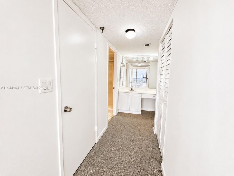 For Rent: $2,750 (2 beds, 2 baths, 1008 Square Feet)