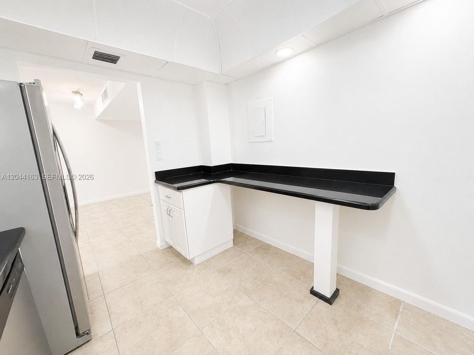 For Rent: $2,750 (2 beds, 2 baths, 1008 Square Feet)