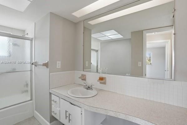 На продажу: $295,900 (2 спален, 2 ванн, 0 Квадратных фут)