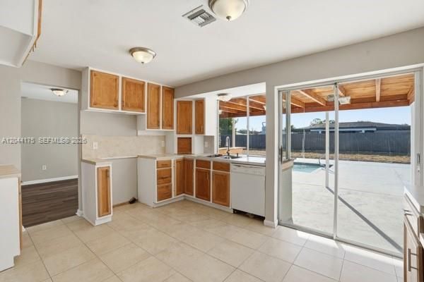 На продажу: $295,900 (2 спален, 2 ванн, 0 Квадратных фут)