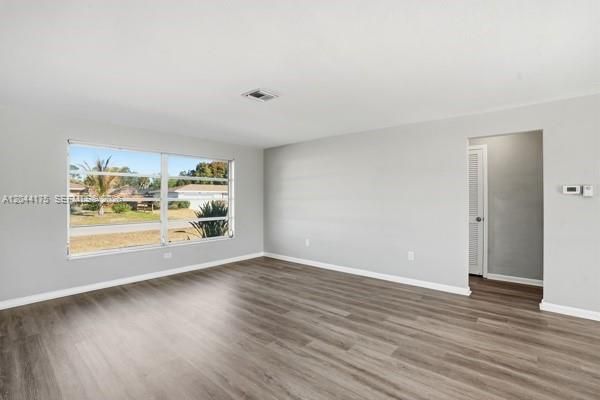 На продажу: $295,900 (2 спален, 2 ванн, 0 Квадратных фут)