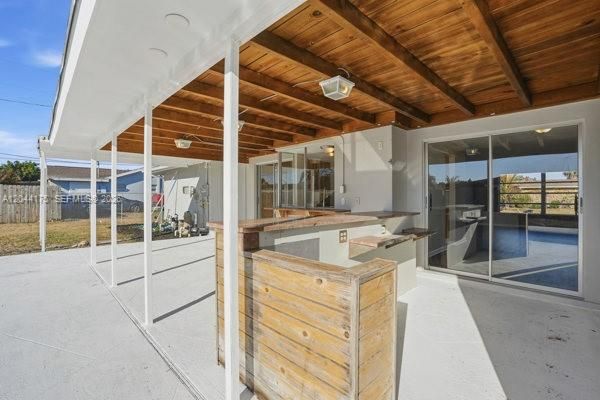 На продажу: $295,900 (2 спален, 2 ванн, 0 Квадратных фут)