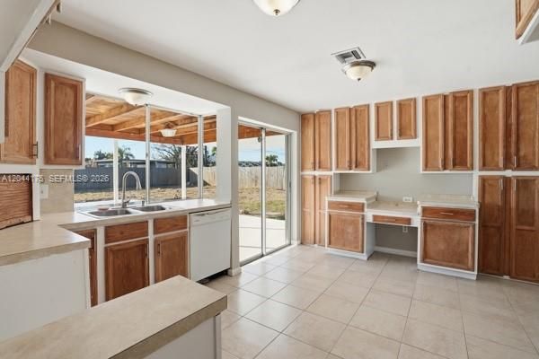 На продажу: $295,900 (2 спален, 2 ванн, 0 Квадратных фут)