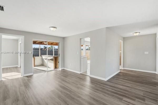 На продажу: $295,900 (2 спален, 2 ванн, 0 Квадратных фут)