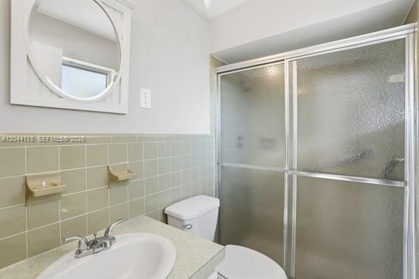 На продажу: $295,900 (2 спален, 2 ванн, 0 Квадратных фут)