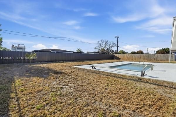На продажу: $295,900 (2 спален, 2 ванн, 0 Квадратных фут)