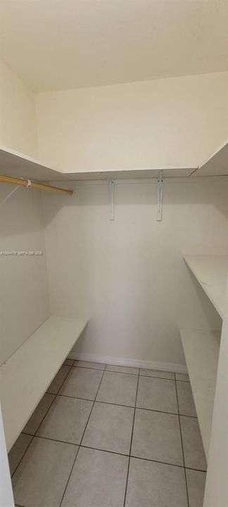 En Venta: $299,000 (2 camas, 2 baños, 1063 Pies cuadrados)