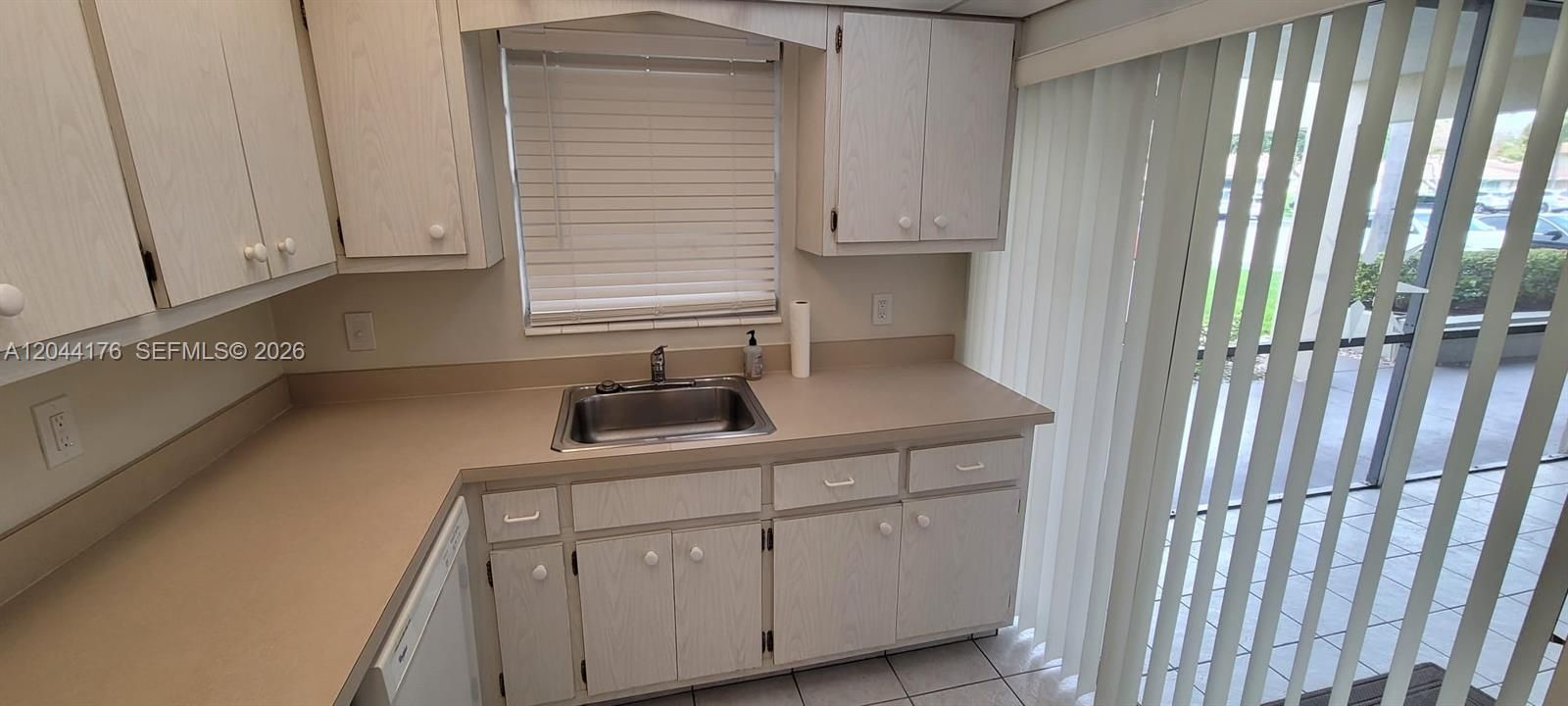 En Venta: $299,000 (2 camas, 2 baños, 1063 Pies cuadrados)