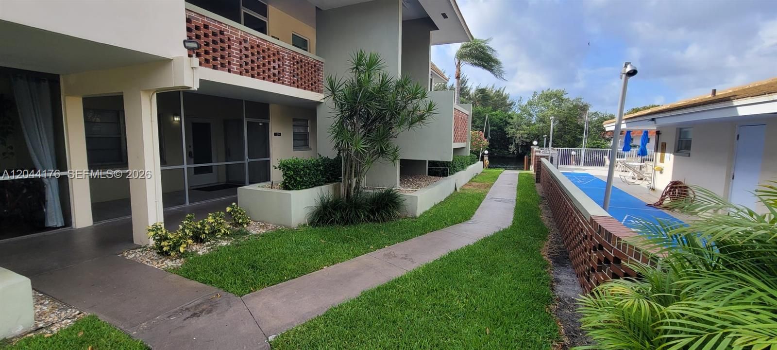 En Venta: $299,000 (2 camas, 2 baños, 1063 Pies cuadrados)