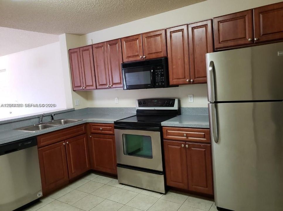 В аренду: $1,850 (1 спален, 1 ванн, 777 Квадратных фут)
