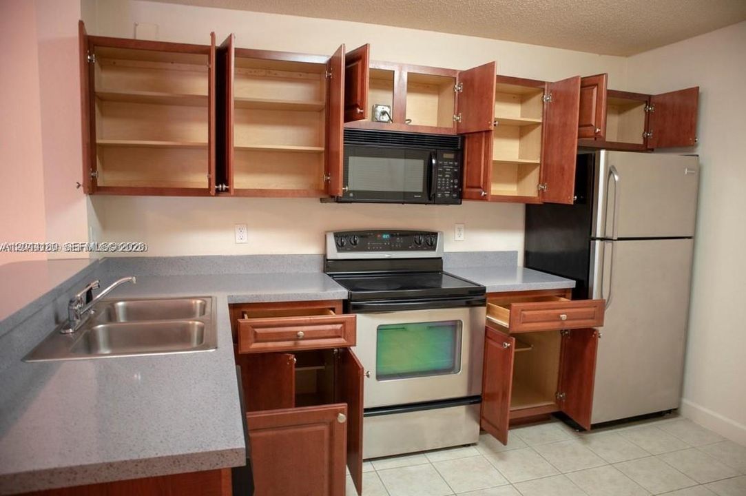 В аренду: $1,850 (1 спален, 1 ванн, 777 Квадратных фут)