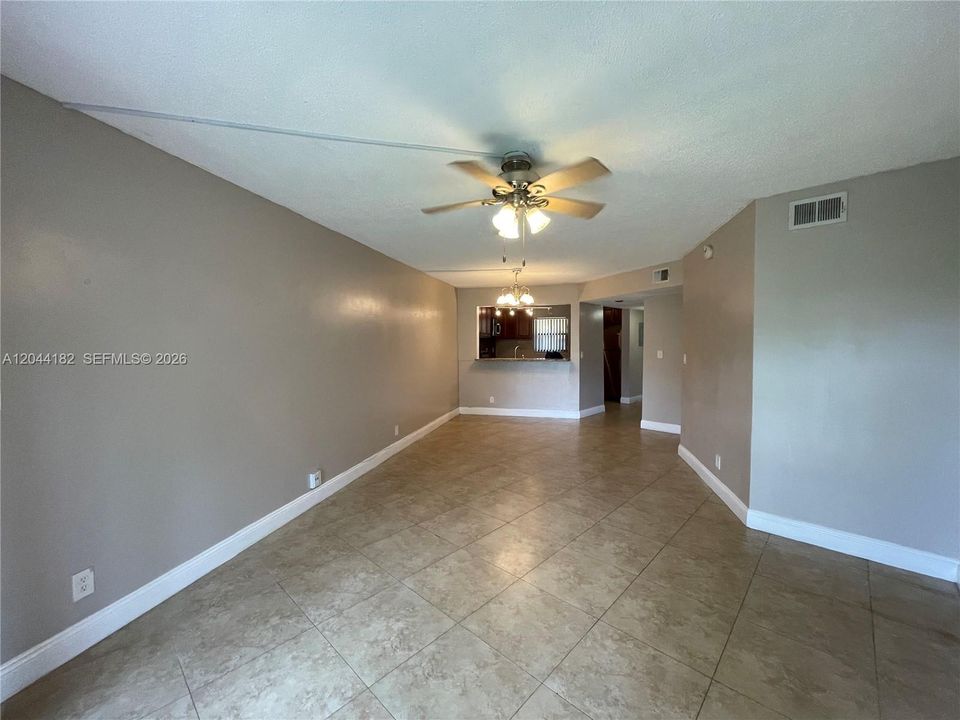 For Rent: $2,500 (3 beds, 2 baths, 1025 Square Feet)