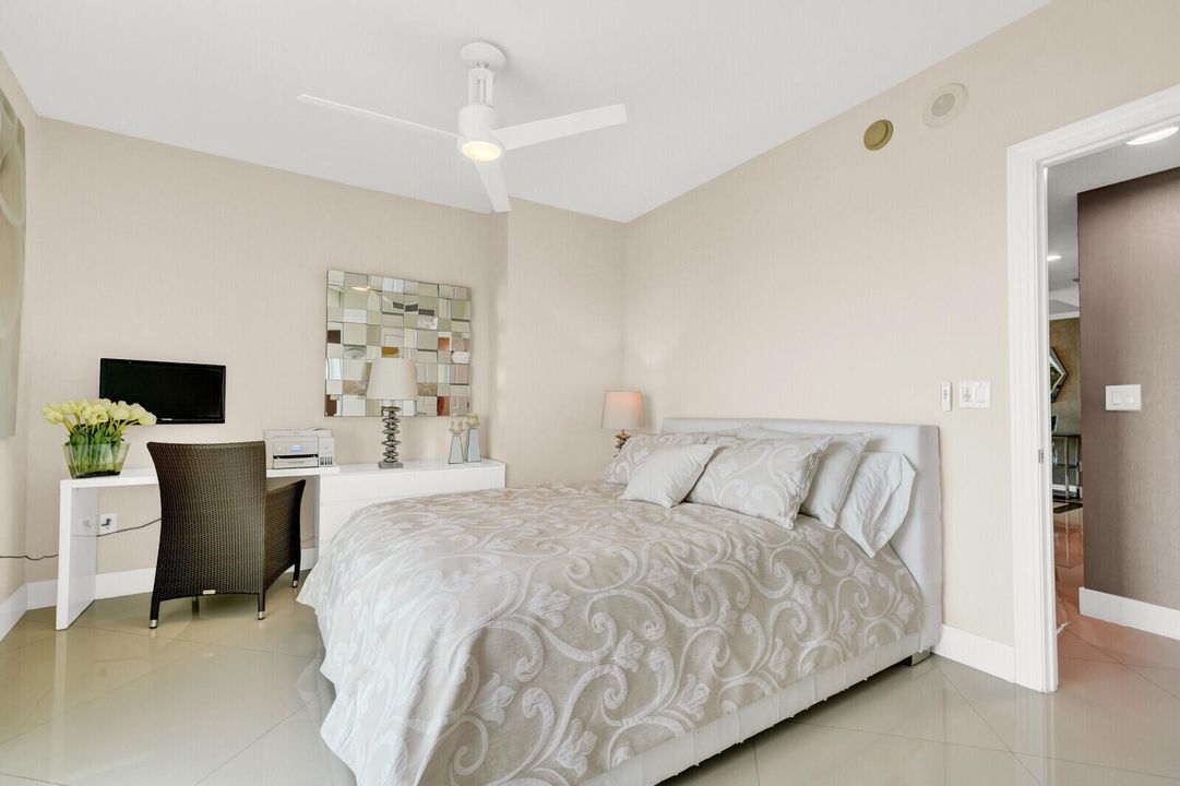 Plaza Oceanside condo 1007 pic 45