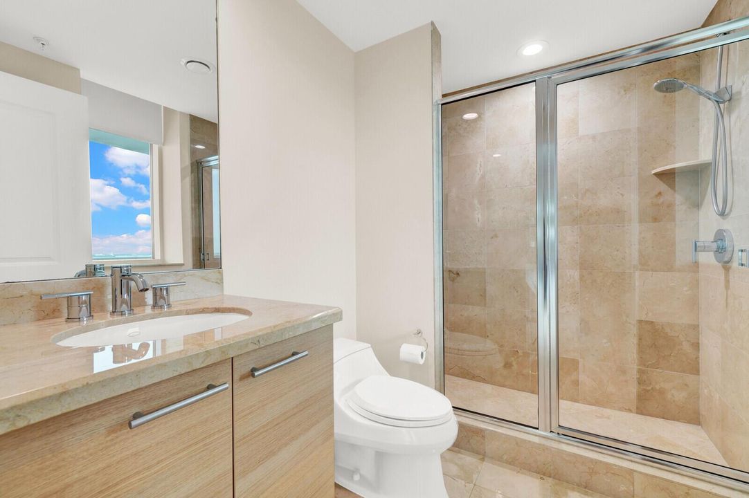 Plaza Oceanside condo 1007 pic 46