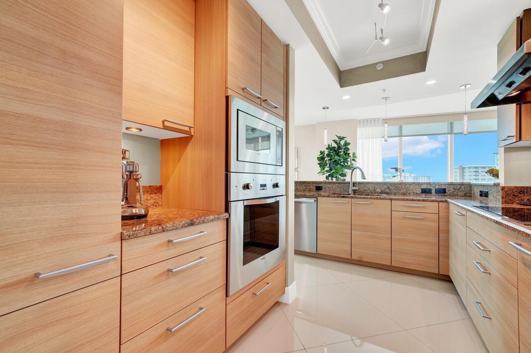 Plaza Oceanside condo 1007 pic 21