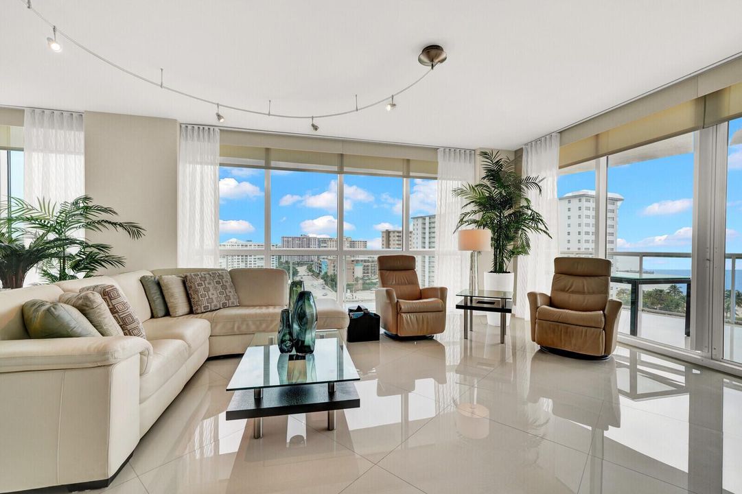 Plaza Oceanside condo 1007 pic 08