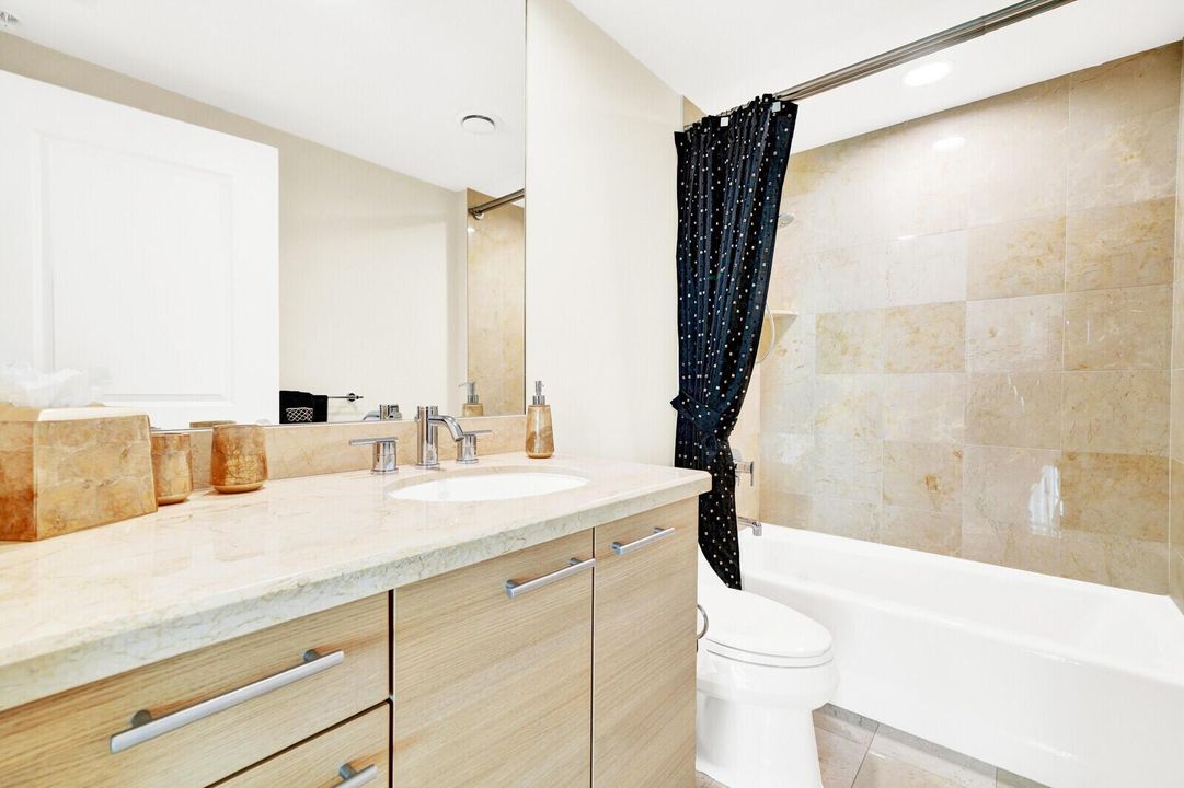 Plaza Oceanside condo 1007 pic 50