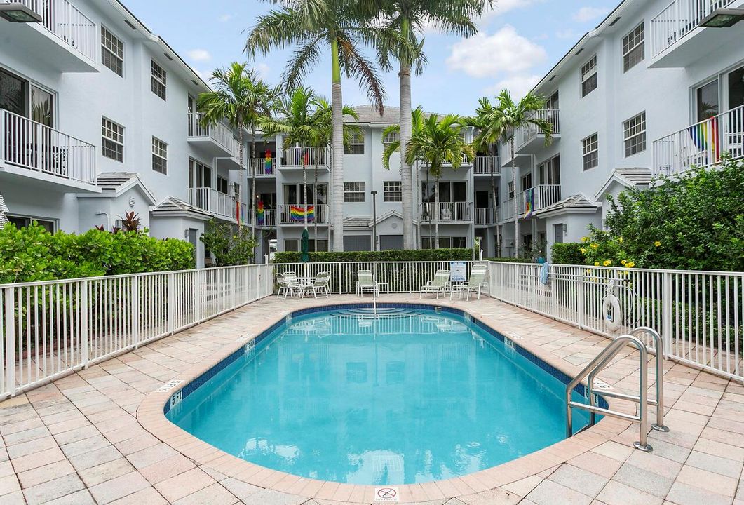 Pool/Courtyard View