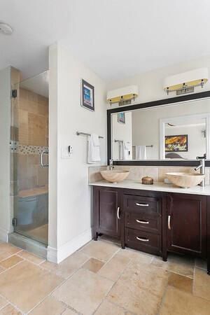 Primary Bath w/dual vanities
