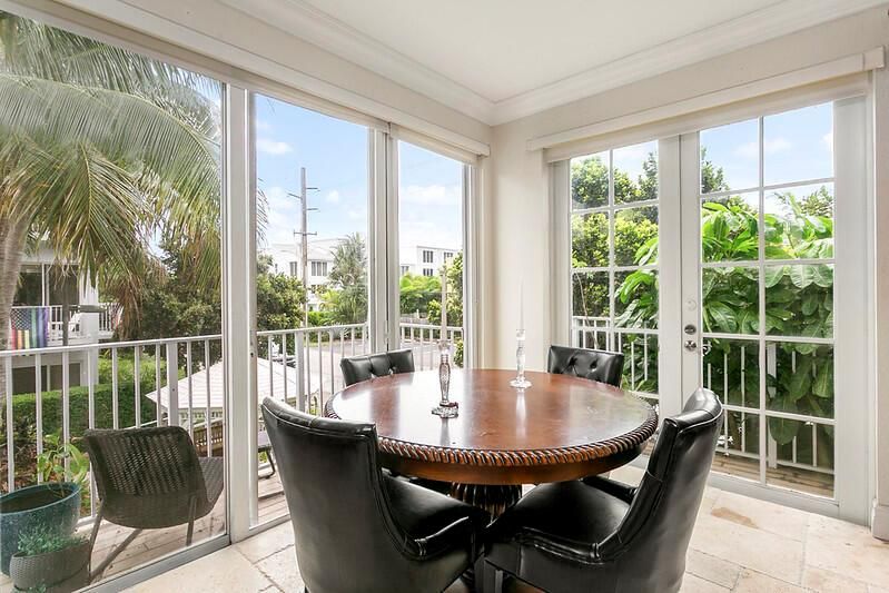 2 Balconies in Dining Rm