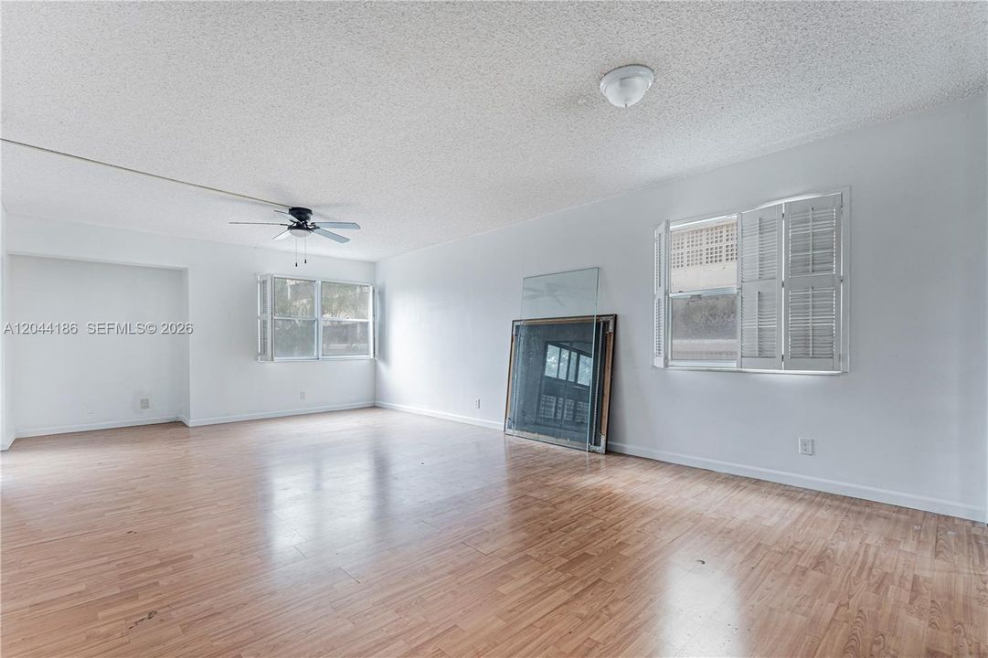 For Sale: $114,000 (2 beds, 2 baths, 1105 Square Feet)