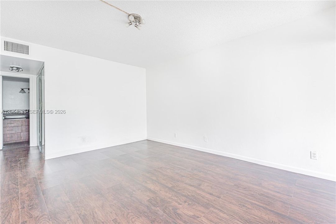 For Sale: $114,000 (2 beds, 2 baths, 1105 Square Feet)