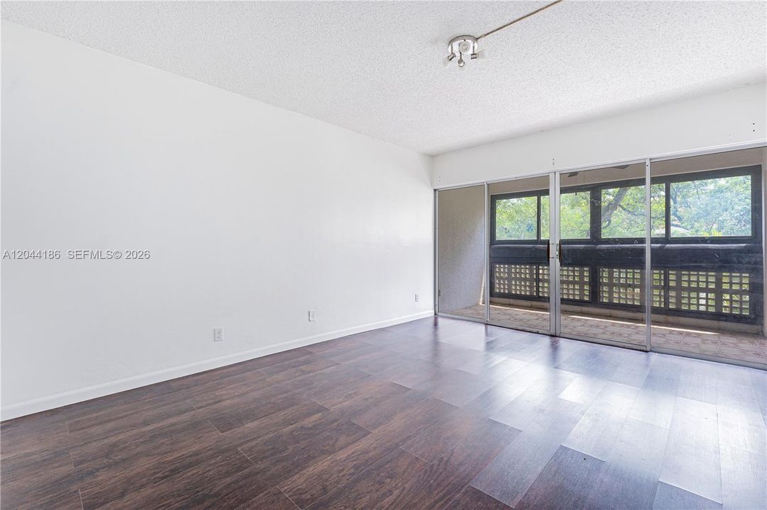 For Sale: $114,000 (2 beds, 2 baths, 1105 Square Feet)