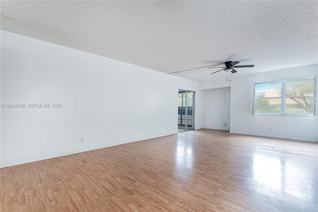 For Sale: $114,000 (2 beds, 2 baths, 1105 Square Feet)