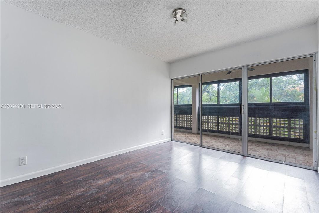 For Sale: $114,000 (2 beds, 2 baths, 1105 Square Feet)