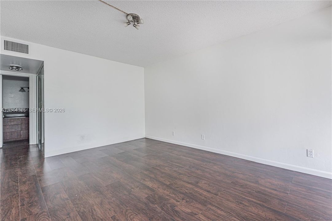 For Sale: $114,000 (2 beds, 2 baths, 1105 Square Feet)