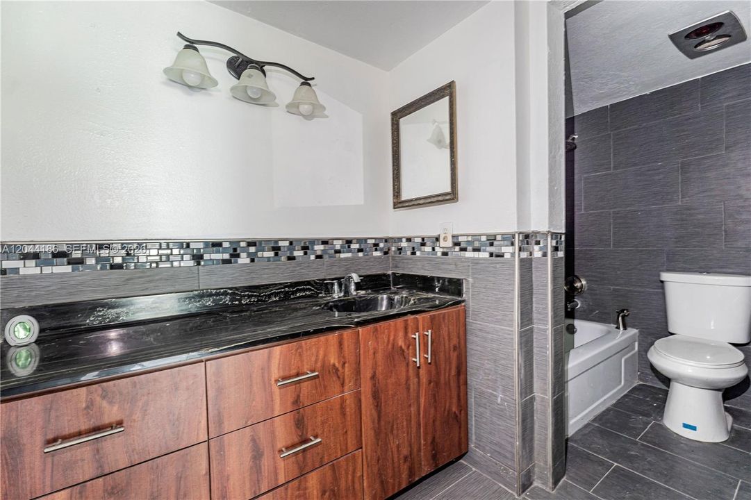 For Sale: $114,000 (2 beds, 2 baths, 1105 Square Feet)
