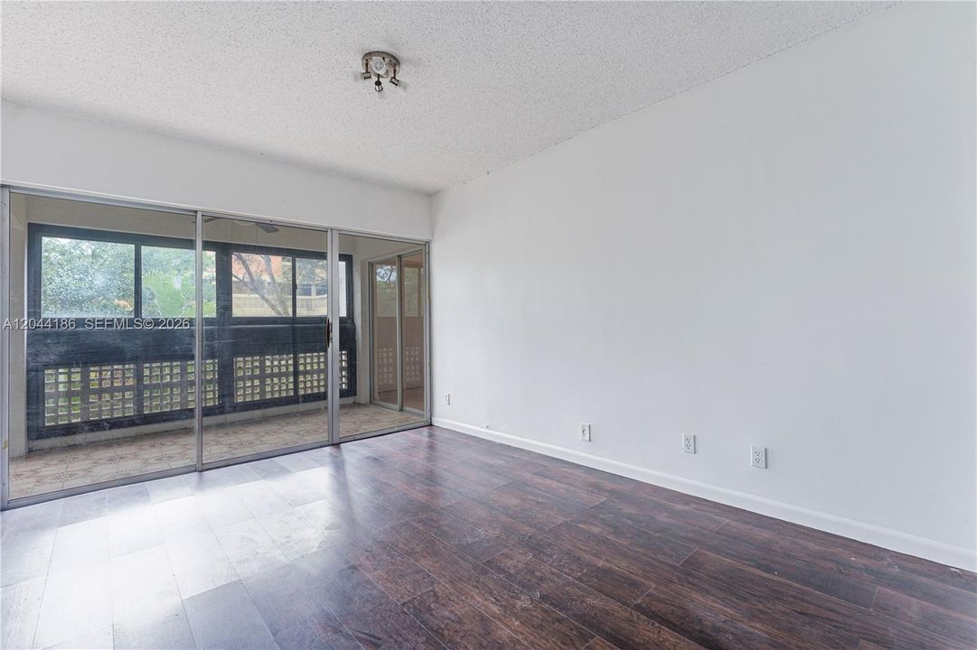 For Sale: $114,000 (2 beds, 2 baths, 1105 Square Feet)