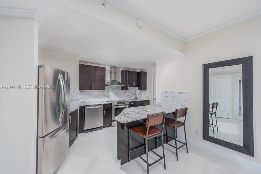 В аренду: $8,400 (2 спален, 2 ванн, 1160 Квадратных фут)