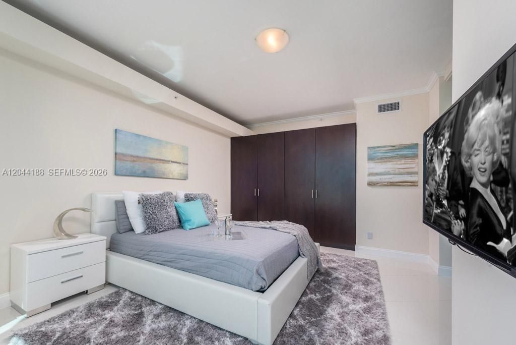 В аренду: $8,400 (2 спален, 2 ванн, 1160 Квадратных фут)