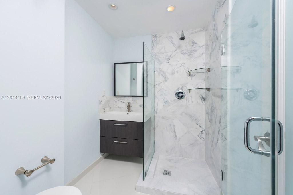 For Rent: $8,800 (2 beds, 2 baths, 1160 Square Feet)