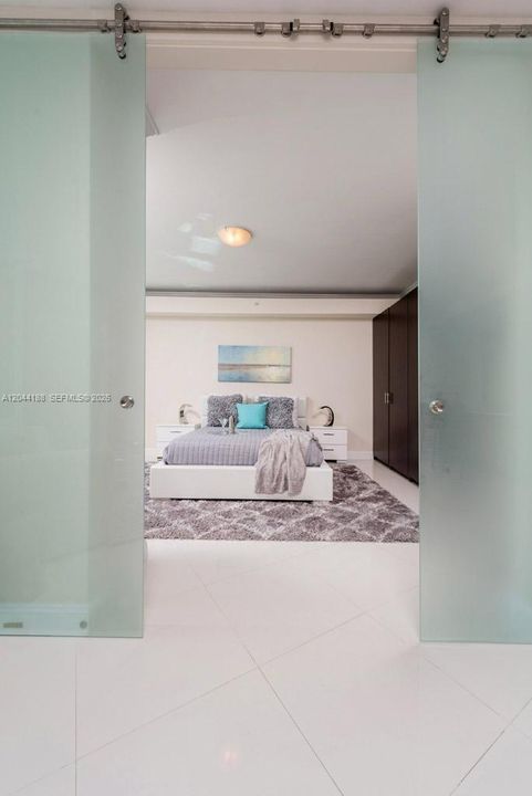 В аренду: $8,400 (2 спален, 2 ванн, 1160 Квадратных фут)