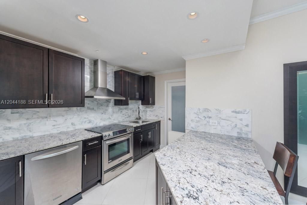В аренду: $8,400 (2 спален, 2 ванн, 1160 Квадратных фут)