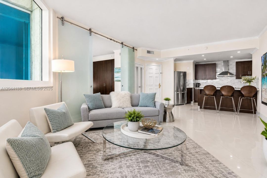 В аренду: $8,400 (2 спален, 2 ванн, 1160 Квадратных фут)