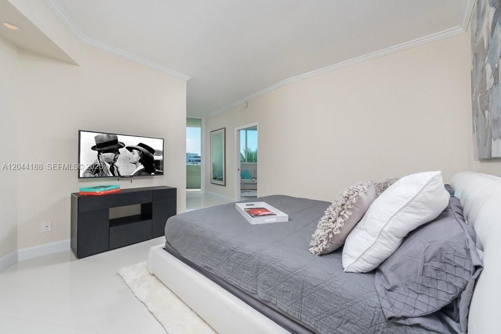 В аренду: $8,400 (2 спален, 2 ванн, 1160 Квадратных фут)