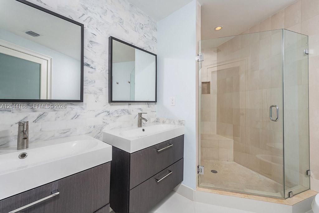 For Rent: $8,800 (2 beds, 2 baths, 1160 Square Feet)