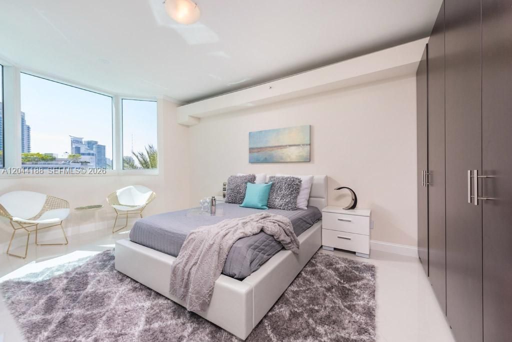 В аренду: $8,400 (2 спален, 2 ванн, 1160 Квадратных фут)