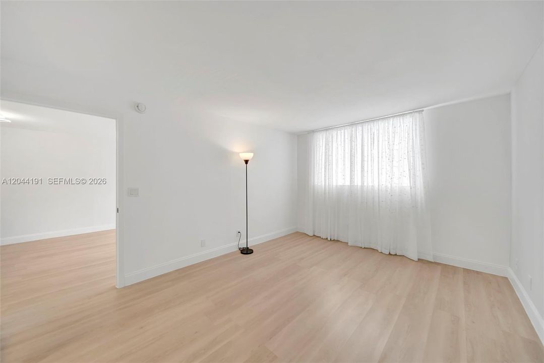 For Sale: $126,400 (1 beds, 1 baths, 720 Square Feet)