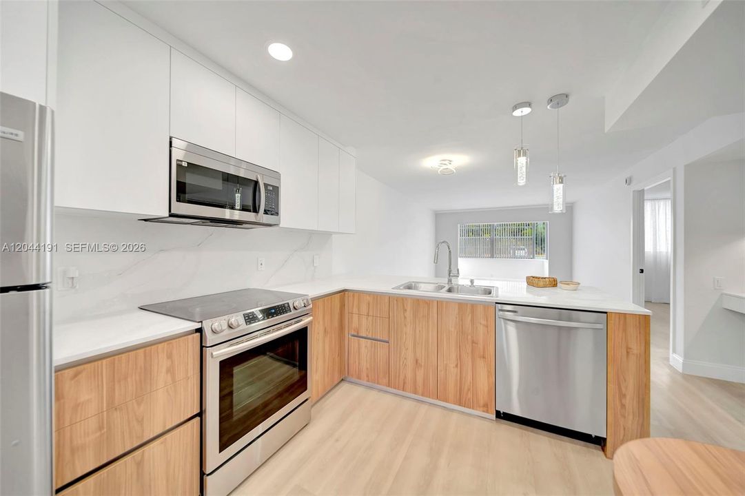For Sale: $126,400 (1 beds, 1 baths, 720 Square Feet)