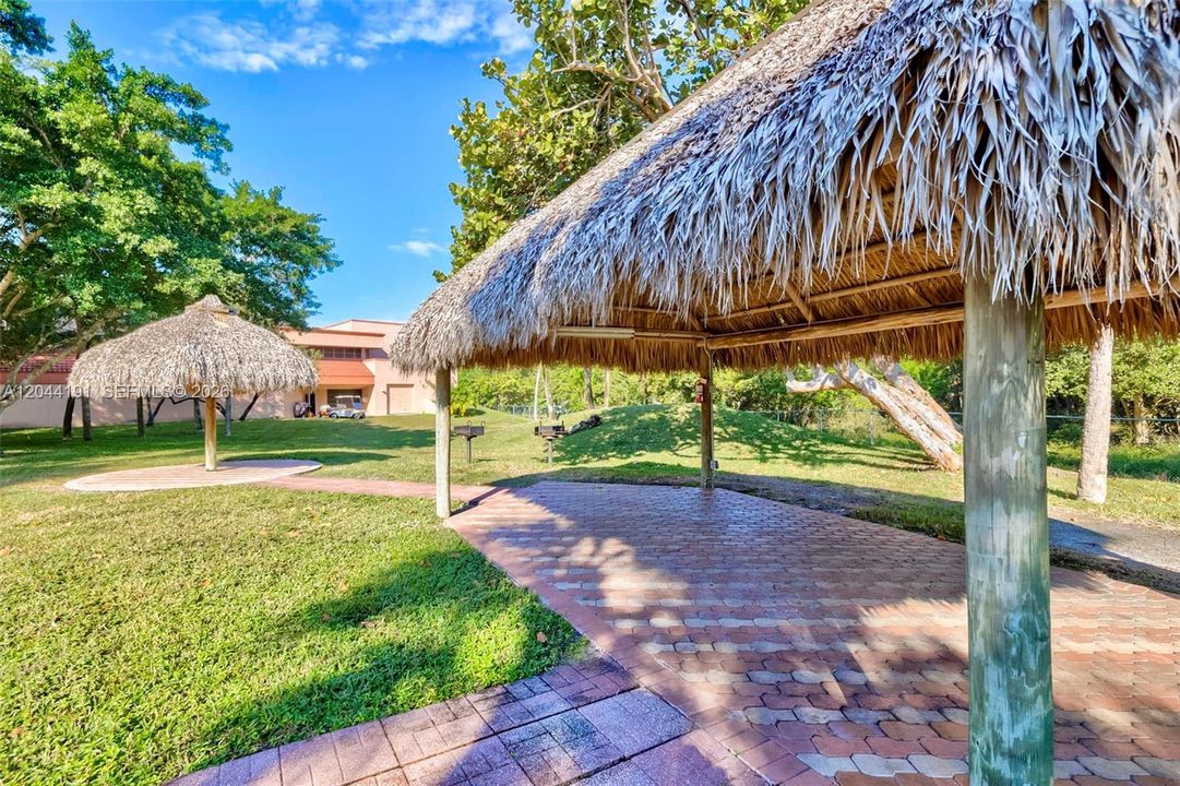 For Sale: $126,400 (1 beds, 1 baths, 720 Square Feet)