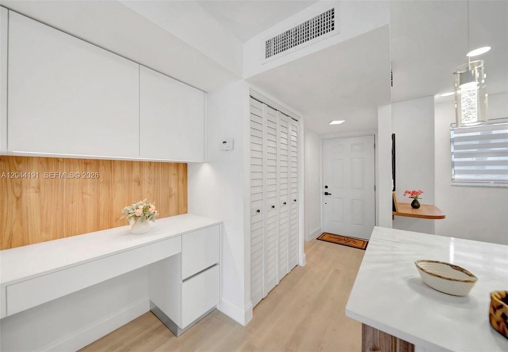 For Sale: $126,400 (1 beds, 1 baths, 720 Square Feet)