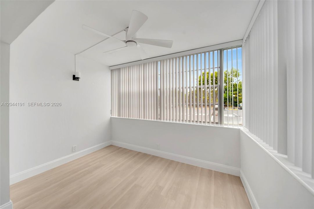 For Sale: $126,400 (1 beds, 1 baths, 720 Square Feet)