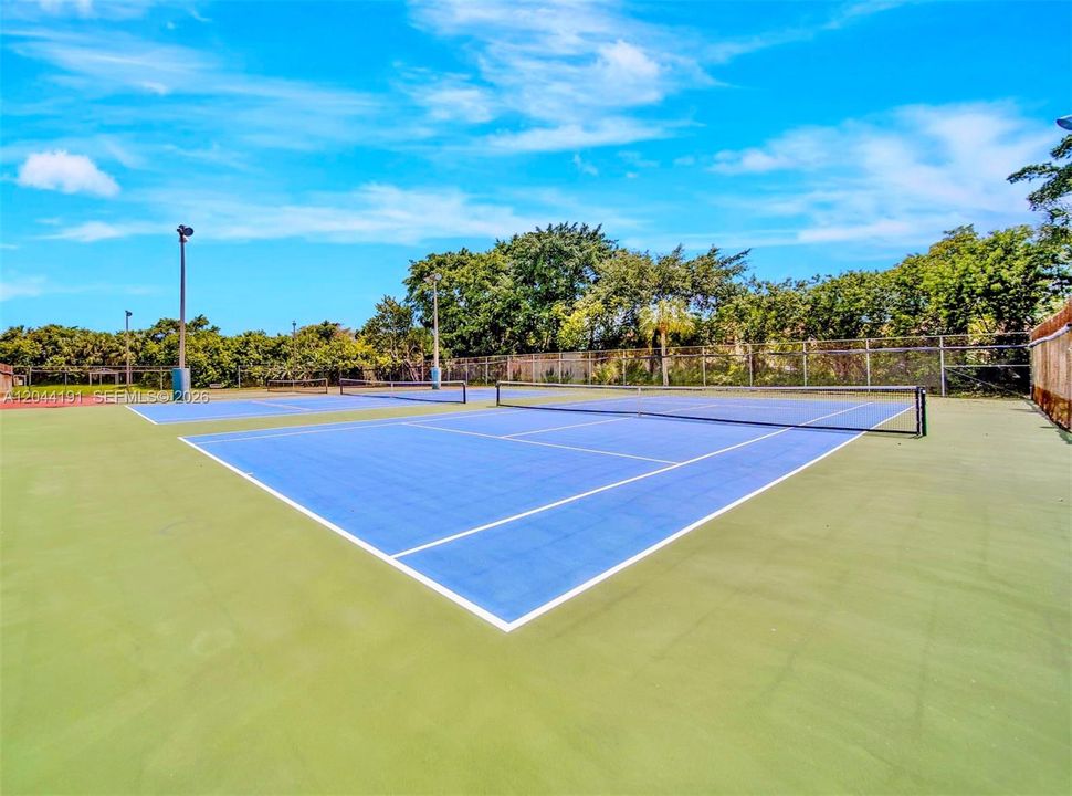 For Sale: $126,400 (1 beds, 1 baths, 720 Square Feet)