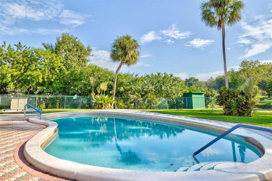For Sale: $126,400 (1 beds, 1 baths, 720 Square Feet)