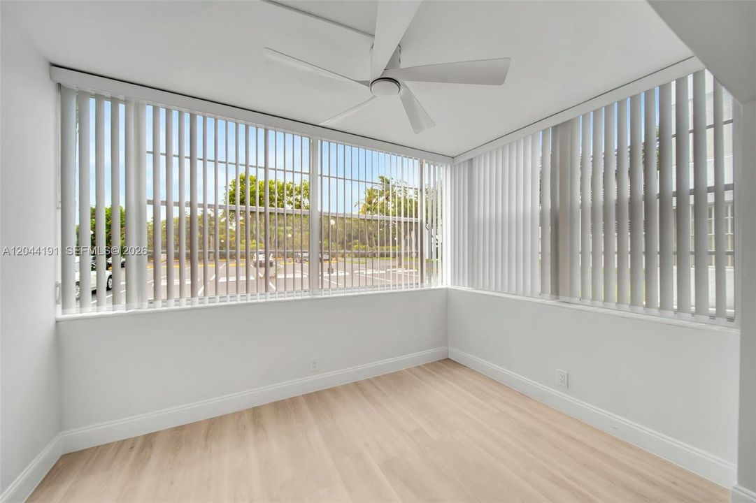 For Sale: $126,400 (1 beds, 1 baths, 720 Square Feet)