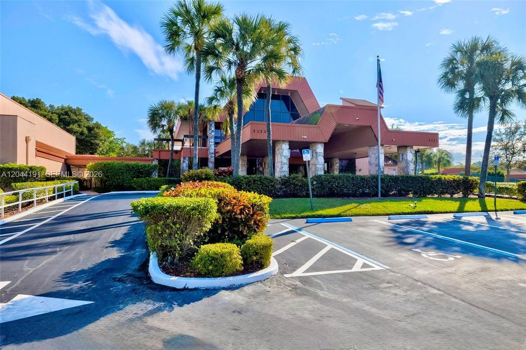 For Sale: $126,400 (1 beds, 1 baths, 720 Square Feet)